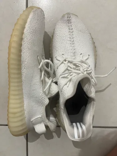 Yeezy branco 