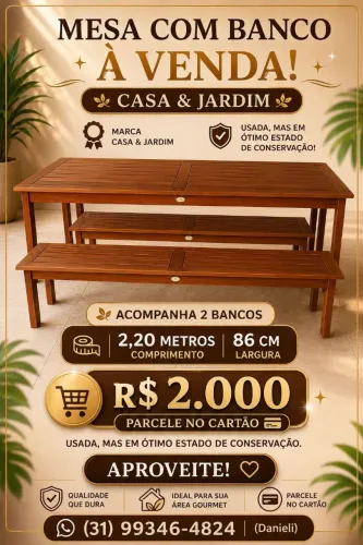 Mesa de madeira com dois bancos