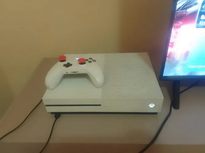 Vendo Xbox one S completo em excelente estado.