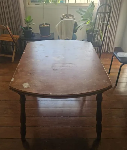 Mesa de jantar de madeira extensível