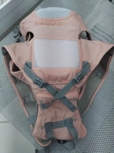 Vendo canguru de bebê com banco de cintura novo !