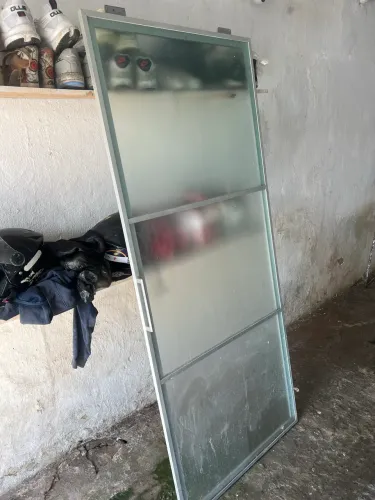 Porta de vidro + aluminio de corre