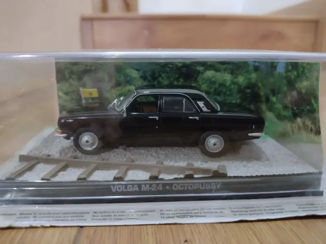 Coleção James Bond 007 - Miniatura Volga M24