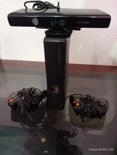 Xbox com Kinect e controles