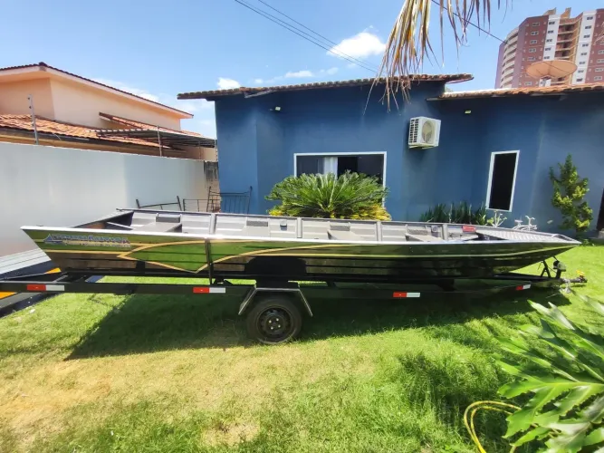 Barco alumínio 6m com Carretinha - Seminovos
