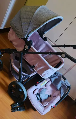 Carrinho Moisés e bebê conforto Cosco