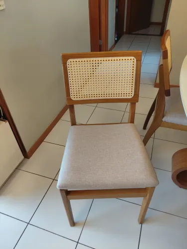 Conjunto de mesa com 6 cadeiras