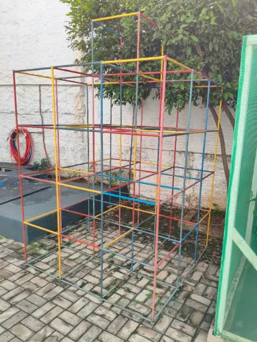 Vendo balanço, roda gira gira e trepa trepa em bom estado de conservação