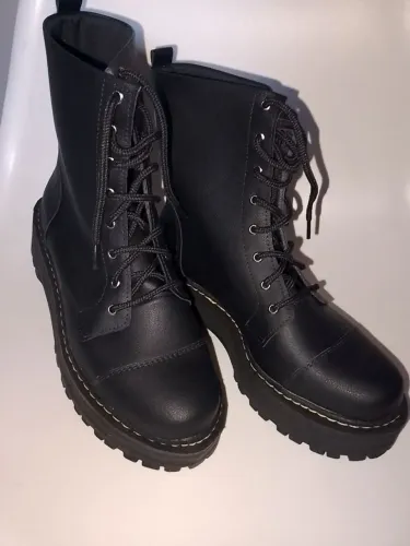 Bota coturno novo