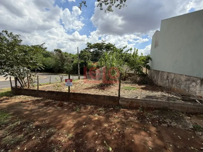 Terreno à venda no Jardim Imperial