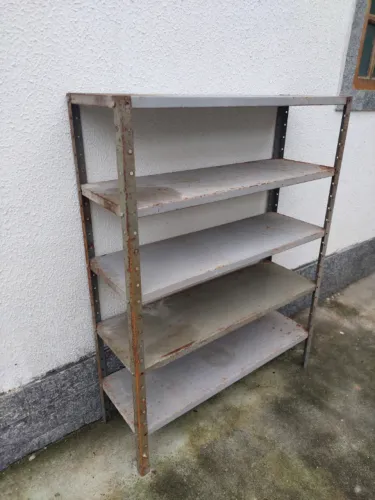 Estante de ferro para organização