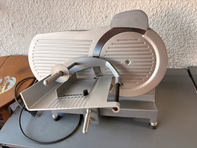 Fatiador De Frios Semi Automático Bivolt Cfi 300 IFM