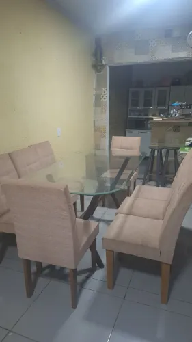 Mesa de vidro com 8 cadeiras