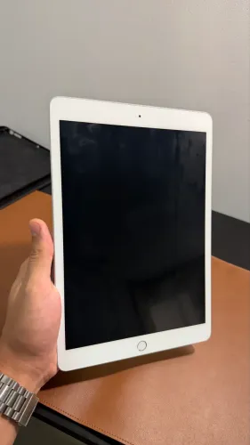 iPad 8ª geração 32GB branco