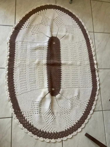 Vendo tapete Oval em barbante, lindo e aconchegante.