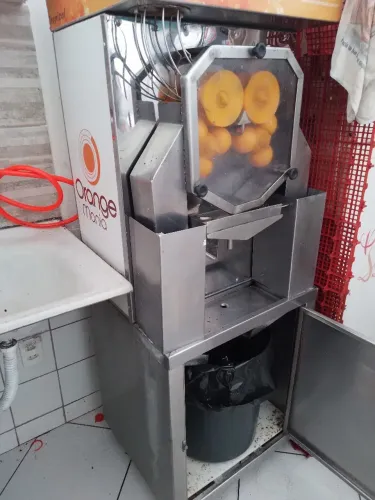 Vendo ou troco máquina de fazer suco de laranja