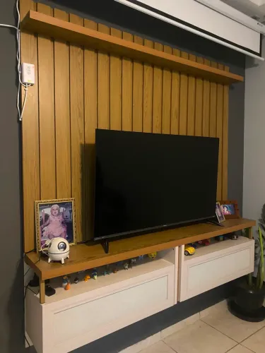 Rack com painel ripado