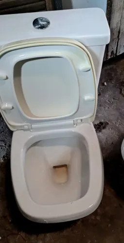 Vende-se 2 vasos sanitário da DECA e 1 CELITE