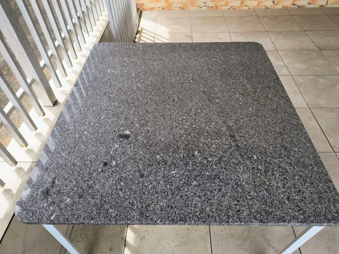MESA DE GRANITO ARMAÇÃO DE FERRO 1.07X1.16 $700,00 . *TONY