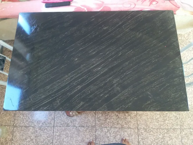 Vende-se pedra granito preto via láctea, de mesa de quatro lugares