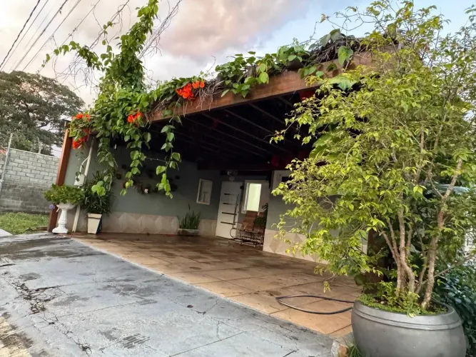 VENDE-SE CASA NO Condomínio Vida Bela 1 - Goiânia - GO