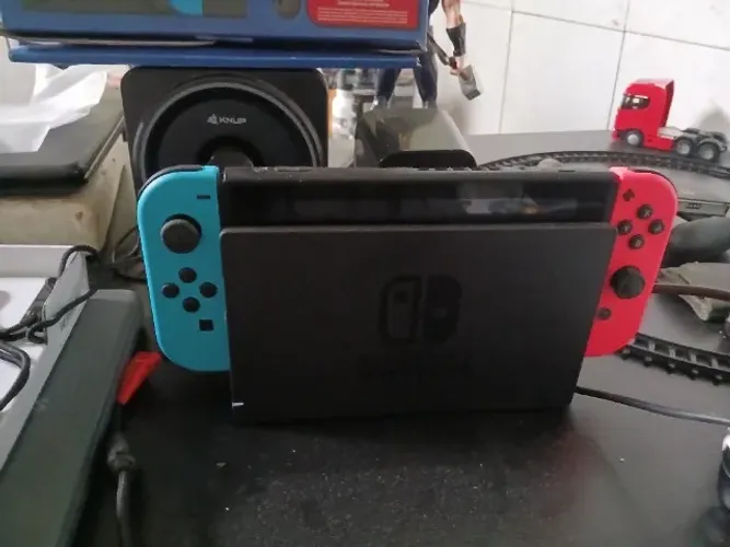 Nintendo whitch V2 ano de lançamento 2024 semi novo na caixa 4 meses de uso 