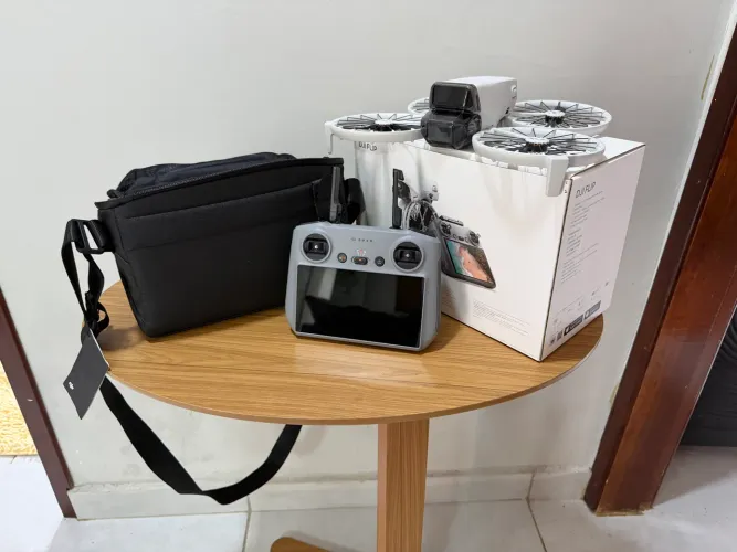 DJI Flip Fly More Combo - Controle com Tela + 3 Baterias