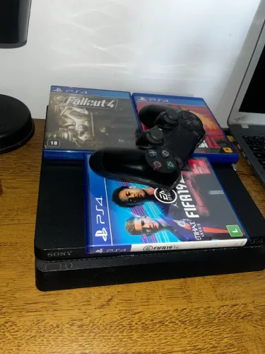 PlayStation 4 Usado + 3 Jogos em Mídia Física