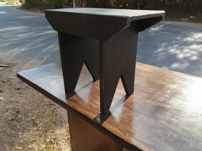 Banquinho de madeira demolição 