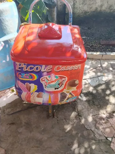 2 carrinhos de picolé