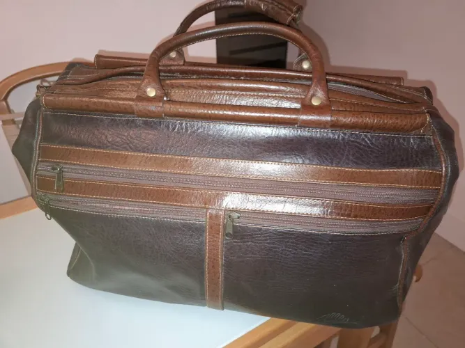Bolsa de viagem de couro marrom  escuro
