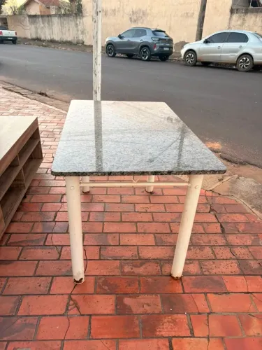 Mesa de mármore usada Medida 1.20 x 0,75 ((ENTREGO GRATIS))