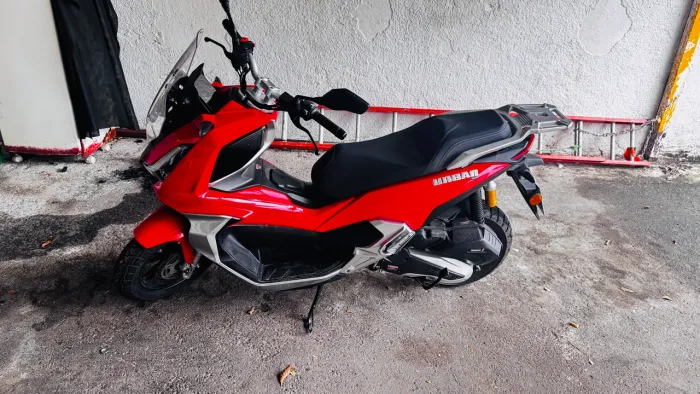 Moto urban com menos de três meses de comprada