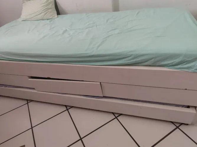 Cama com 2 colchões e 3 gavetas