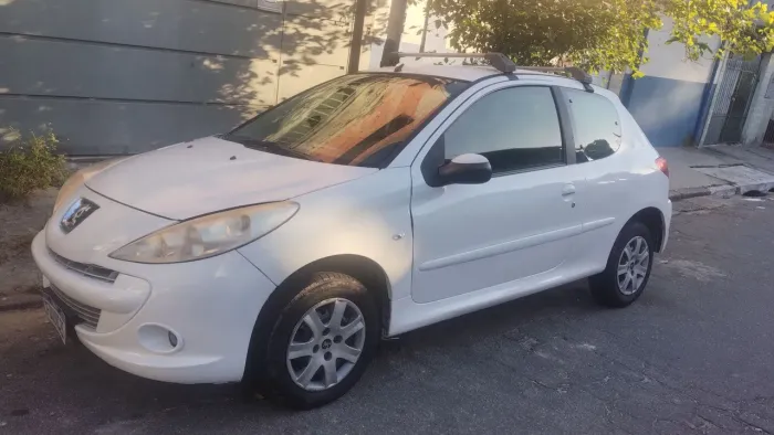 Peugeot 207 XR 1.4 Flex 8V 3P 2013