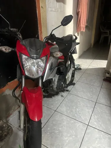Cg titan vermelha 2021 modelo 2022