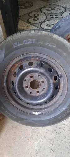 Vendo 04 Peneu e Aro 13 do Gol 2003 pouco usado no Valor de R$ 700,00 Reais