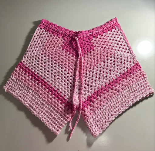 short crochê rosa