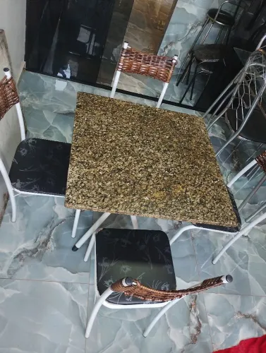 Jogo de mesa 4 cadeiras entrego