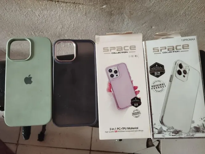 Vendo capinhas semi novas de iPhone 11 pro e Max e 13 pro max