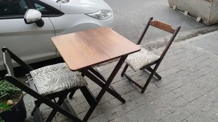 Conjunto Mesa e Cadeiras Dobráveis de Madeira