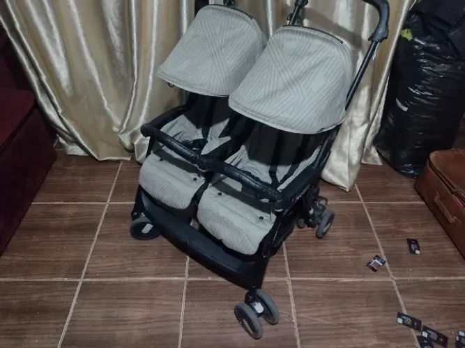 Carrinho de bebe gêmeos 