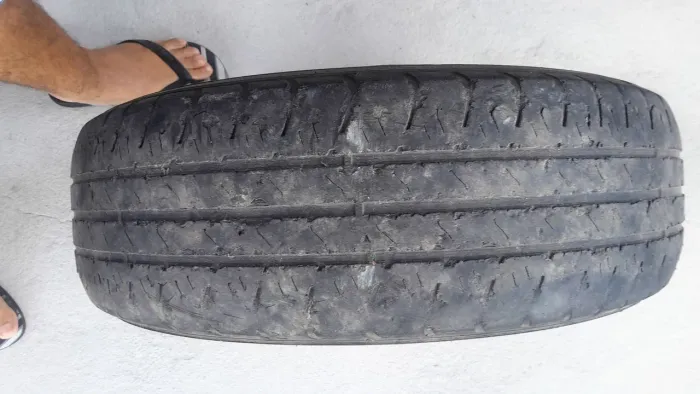 Vende-se dois pneu 165 70 13 meia vida