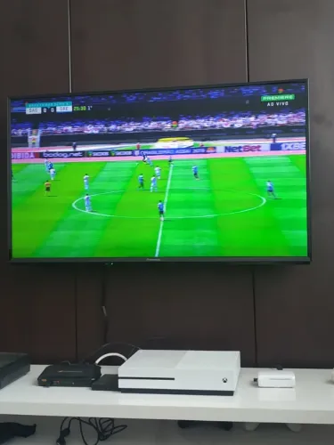 Xbox One S - Com 2 jogos a sua escolha (Mando fotos)