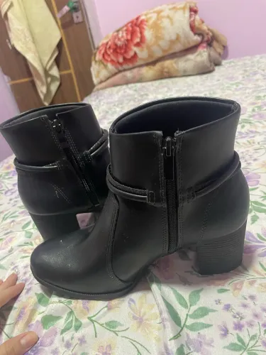 Bota feminina numeração 36