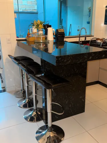 Bancada Gourmet em Granito Verde Ubatuba + Base de Sustentação