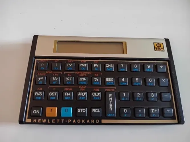Calculadora HP12C, ganhei de presente, mas não me serve.