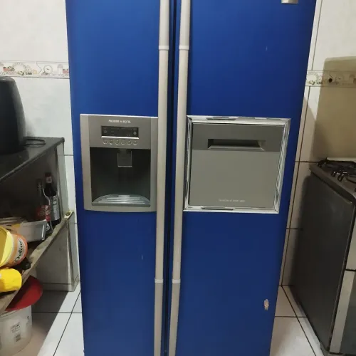 vendo essa geladeira muito boa