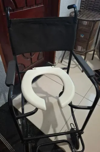 Vendo cadeira de banho em estado de nova