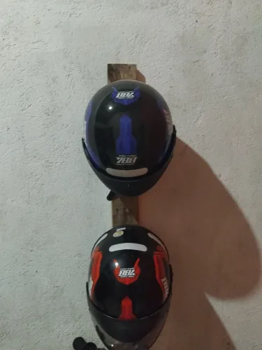 Capacete novo nunca usado tamanho 58